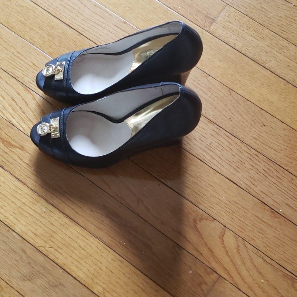 Shoes - Picture 2 of 3